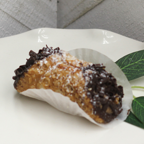Chocolate Custard Mini Cannoli