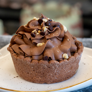 Mini Pie with peanut butter mousse and ganache Goodies