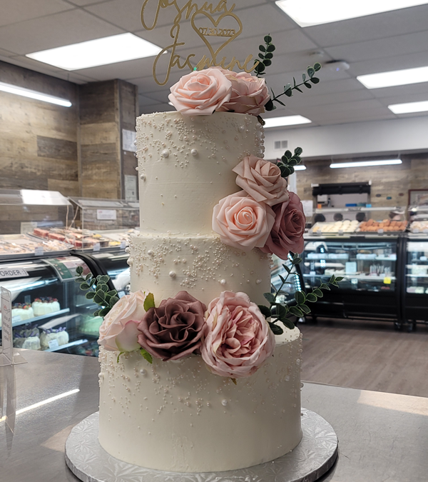 Wedding Cake with pearls and flowers